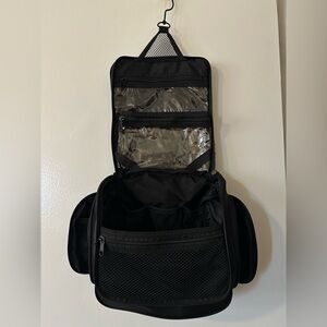 Travel Genixx Black Toiletry Bag